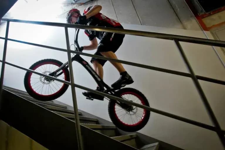 7 ukrytych zagrożeń na jakie szkodzi jazda na rowerze - tego nie wiedziałeś