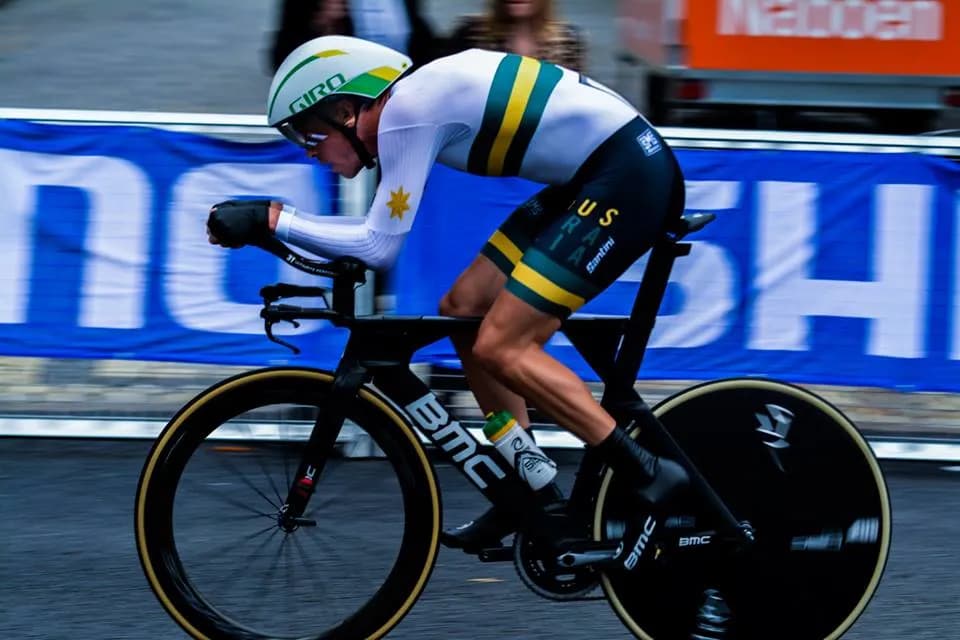 Dlaczego kolarze golą nogi: 5 kluczowych powodów opartych na faktach