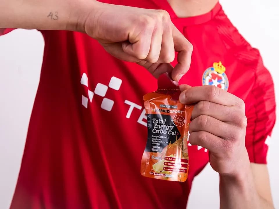 Jak stosować żele energetyczne dla kolarzy: praktyczny poradnik użycia