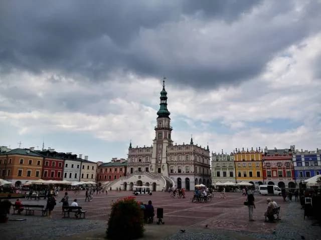 Jak dojechać z Poznania do Zamościa?: Najlepsze trasy i porady podróżnicze