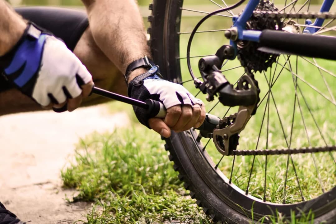 Jak napompować rower prawidłowo: poradnik dla początkujących rowerzystów