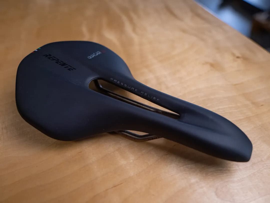 Jakie siodełko do roweru turystycznego wybrać: 7 kluczowych aspektów komfortu