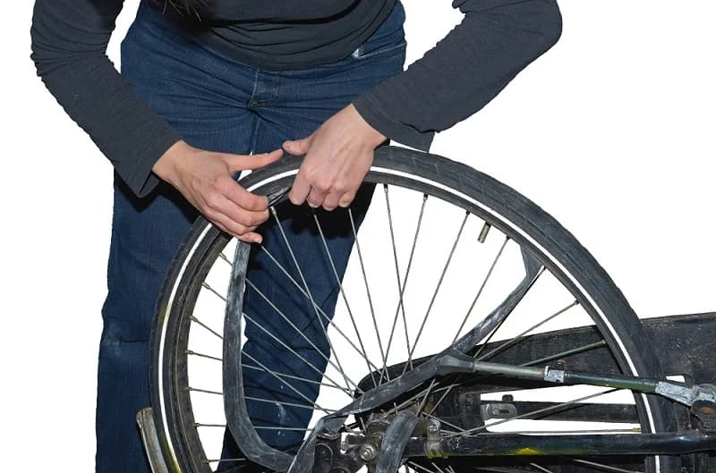 Skuteczna wymiana dętki w rowerze: 8 prostych kroków dla każdego