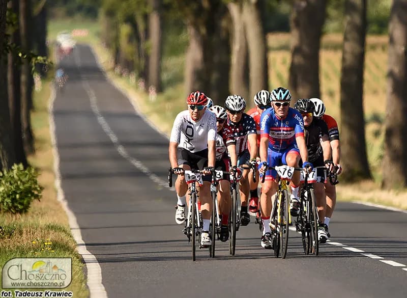 Grupa kolarzy: zasady bezpiecznej i efektywnej jazdy w zespole